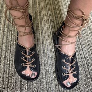 NEW AS98 37 6.5-7 US GLADIATOR WRAP AROUND SANDAL. SOFT LEATHER COMFY.